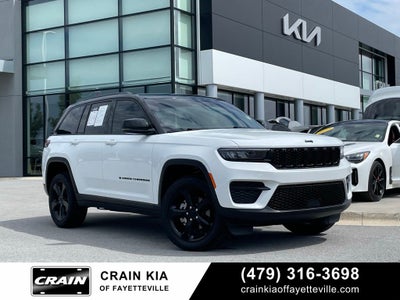 2025 Jeep Grand Cherokee Altitude - RAIN SENSING WIPERS / APPLE CARPLAY