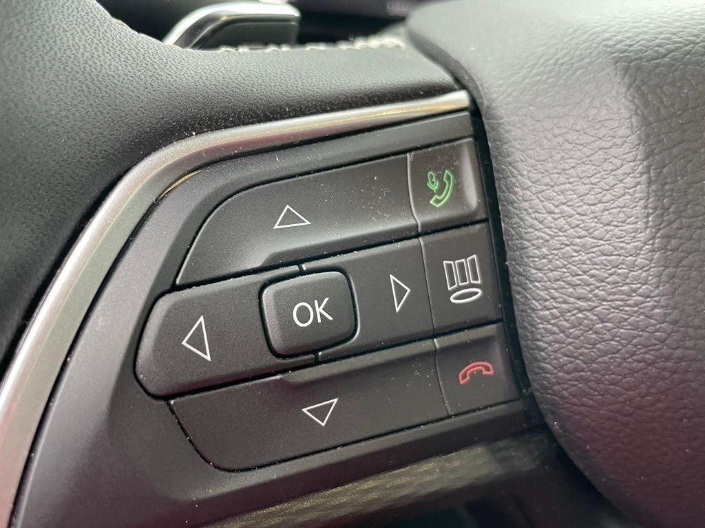 2025 Jeep Grand Cherokee Altitude - RAIN SENSING WIPERS / APPLE CARPLAY