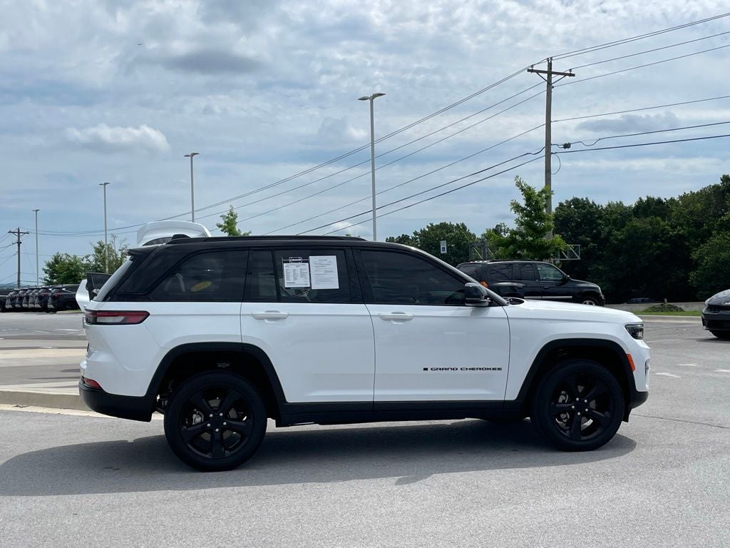 2025 Jeep Grand Cherokee Altitude - RAIN SENSING WIPERS / APPLE CARPLAY