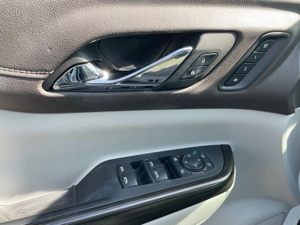 2022 GMC Acadia SLT - MEMORY SEATS / BLIND ZONE ALERT