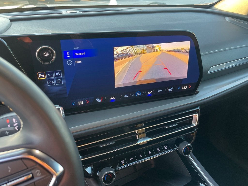 2025 Chevrolet Traverse LT - NAVIGATION / 27 MPG