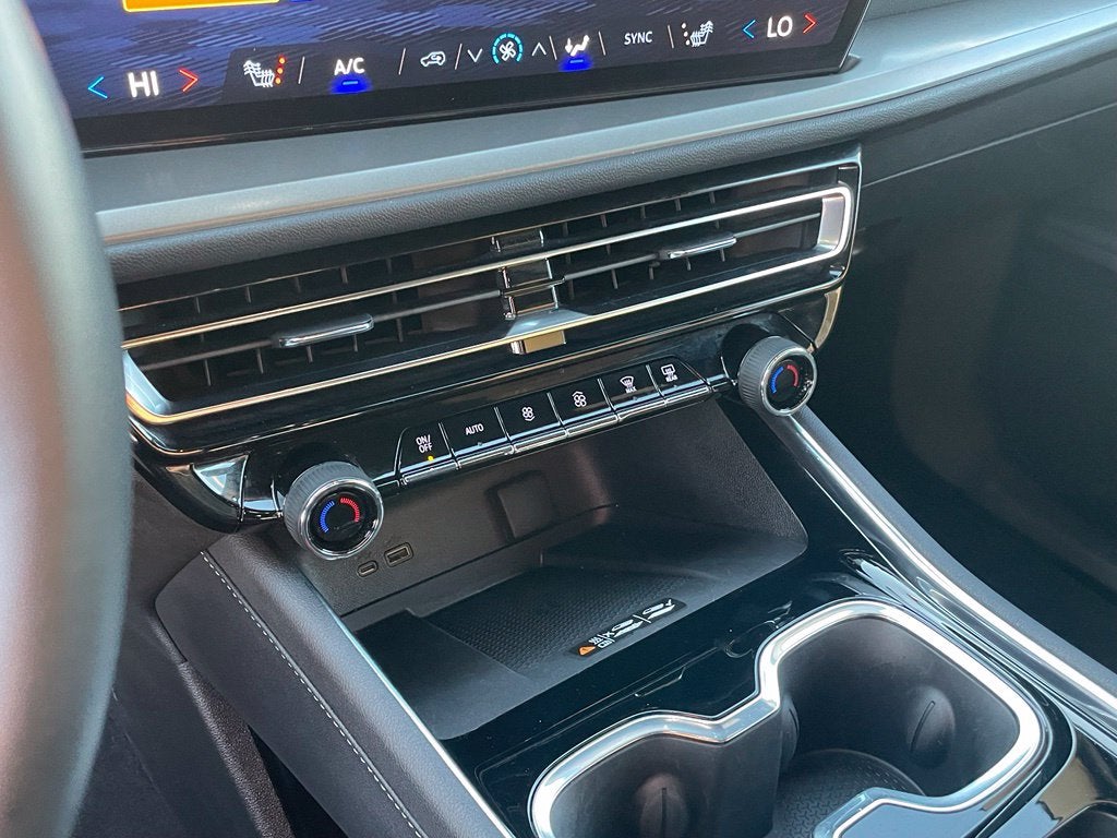 2025 Chevrolet Traverse LT - NAVIGATION / 27 MPG