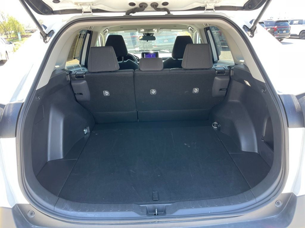 2025 Toyota RAV4 LE - WIRELESS APPLE CARPLAY / 30 MPG