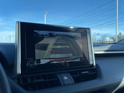 2024 Toyota RAV4 XLE - WIRELESS CARPLAY / BLIND SPOT MONITOR