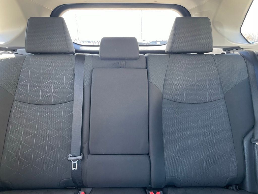 2024 Toyota RAV4 XLE - WIRELESS CARPLAY / BLIND SPOT MONITOR