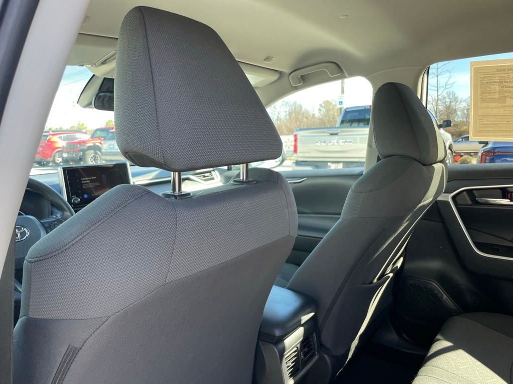 2024 Toyota RAV4 XLE - WIRELESS CARPLAY / BLIND SPOT MONITOR