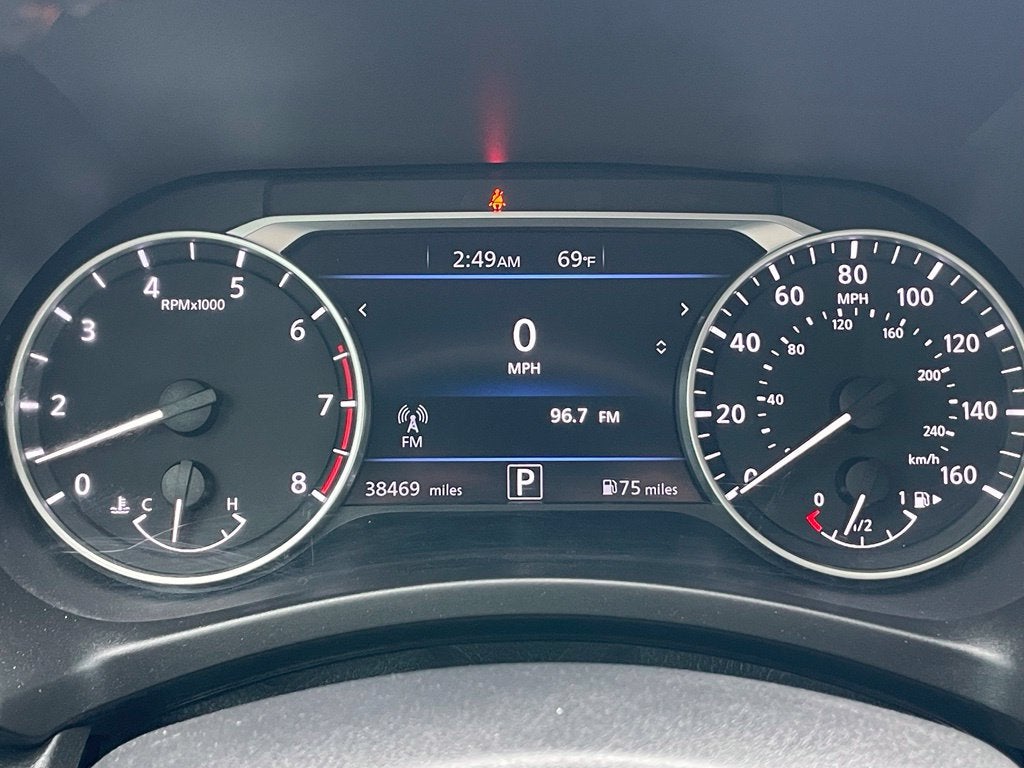2022 Nissan Sentra SR - 37 MPG / BLIND SPOT WARNING