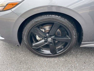 2022 Nissan Sentra SR - 37 MPG / BLIND SPOT WARNING