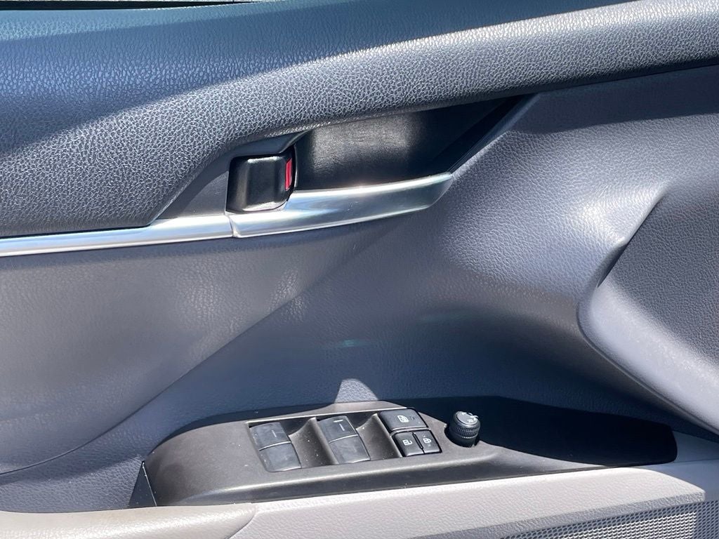 2022 Toyota Camry LE - APPLE CARPLAY / 8 WAY POWER DRIVER SEAT