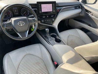 2021 Toyota Camry SE - 39 MPG / APPLE CARPLAY