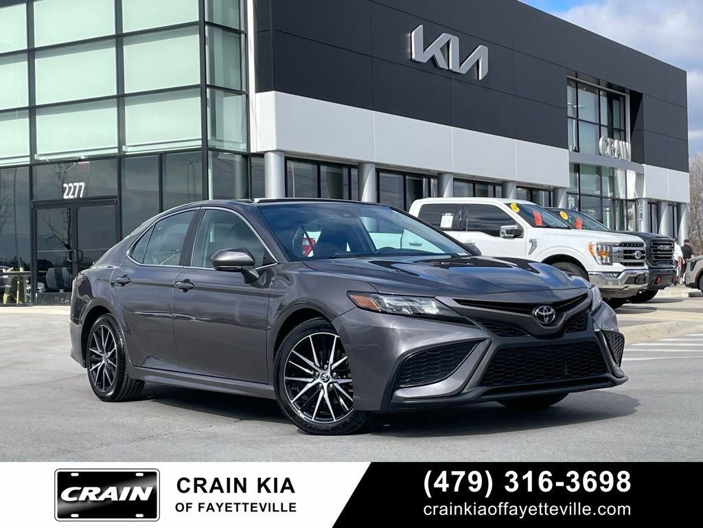 2024 Toyota Camry SE - 40 MPG / APPLE CARPLAY