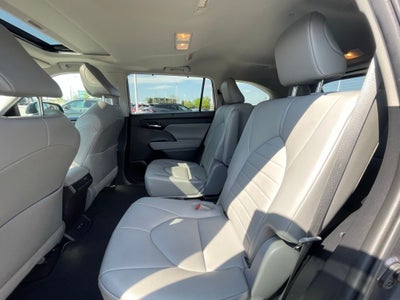 2021 Toyota Highlander XLE - MOONROOF / LEATHER