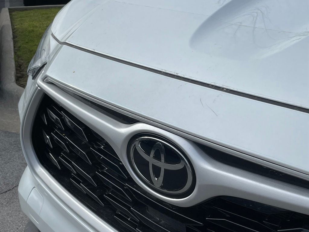2022 Toyota Highlander XLE - POWER MOONROOF / APPLE CARPLAY