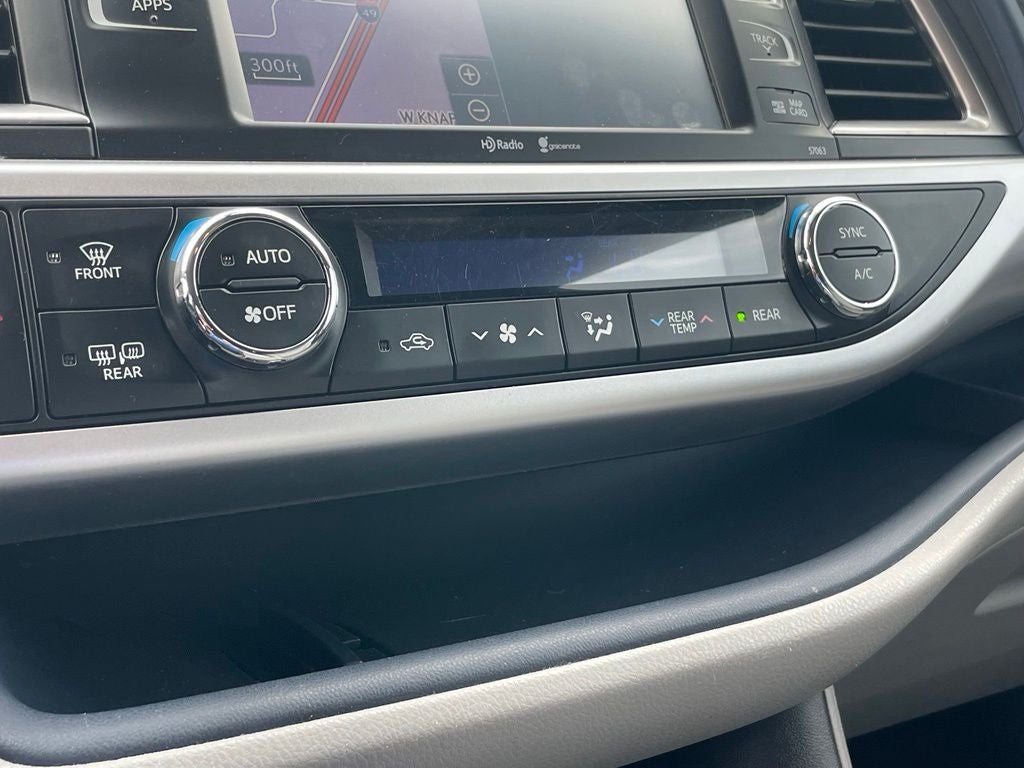 2015 Toyota Highlander XLE V6 - POWER MOONROOF / NAVIGATION