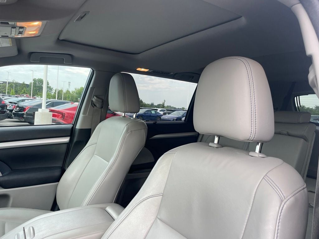 2015 Toyota Highlander XLE V6 - POWER MOONROOF / NAVIGATION