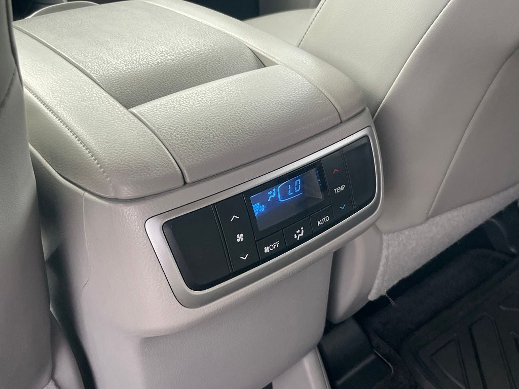 2015 Toyota Highlander XLE V6 - POWER MOONROOF / NAVIGATION