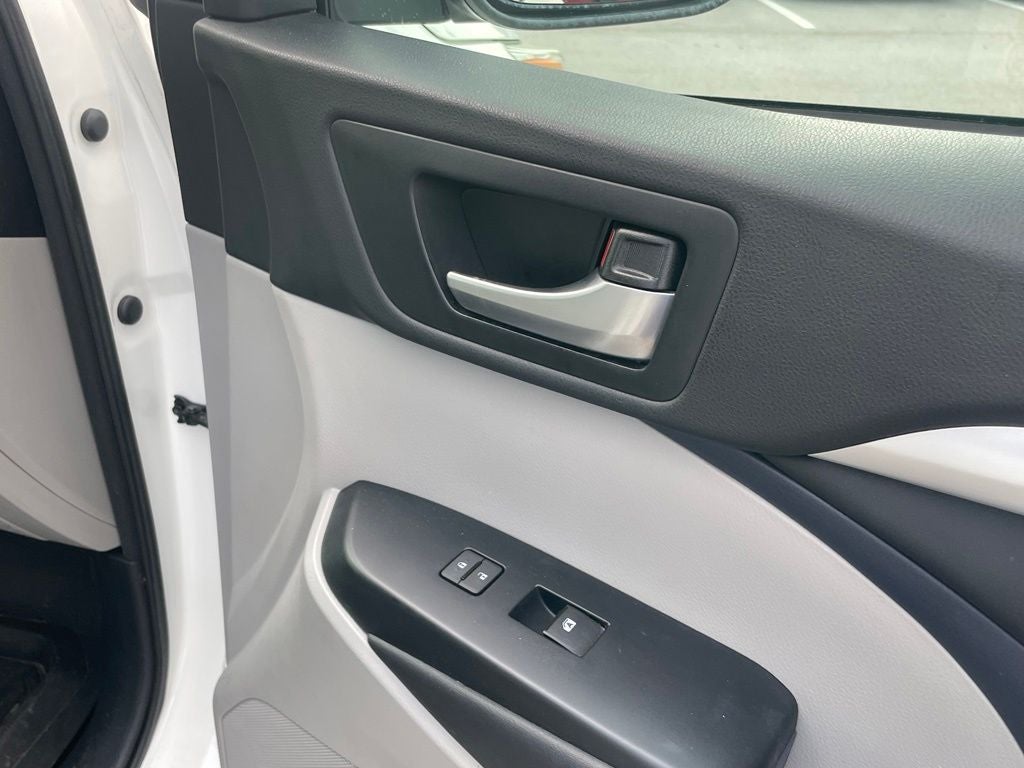 2015 Toyota Highlander XLE V6 - POWER MOONROOF / NAVIGATION