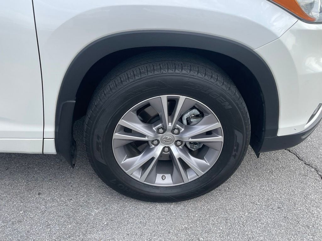 2015 Toyota Highlander XLE V6 - POWER MOONROOF / NAVIGATION