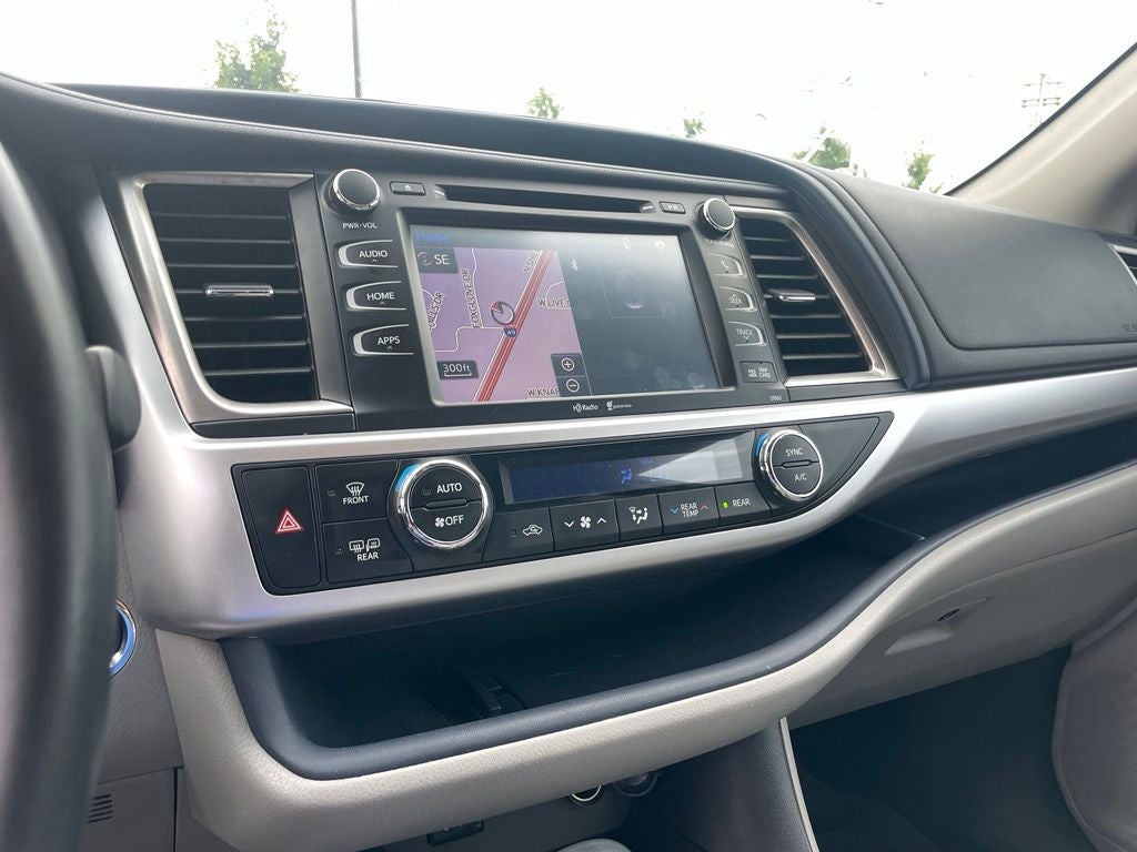 2015 Toyota Highlander XLE V6 - POWER MOONROOF / NAVIGATION