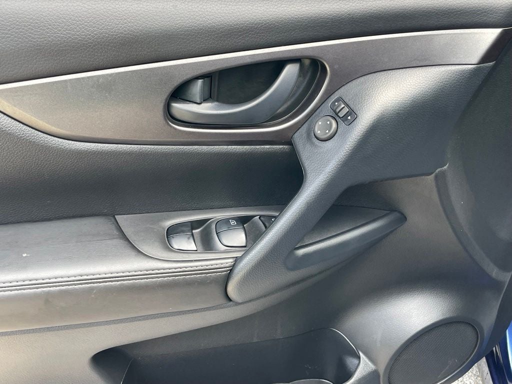 2022 Nissan Rogue Sport S - BLIND SPOT WARNING / AUTOMATIC HEADLIGHTS