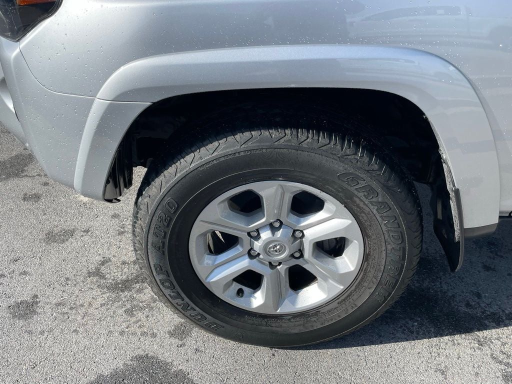 2024 Toyota 4Runner SR5 - TOYOTA SAFETY SENSE / 8-INCH TOUCHSCREEN