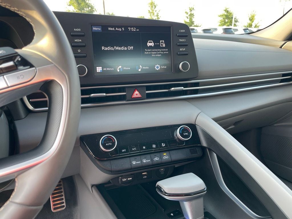 2025 Hyundai ELANTRA SEL Sport - 39 MPG / APPLE CARPLAY