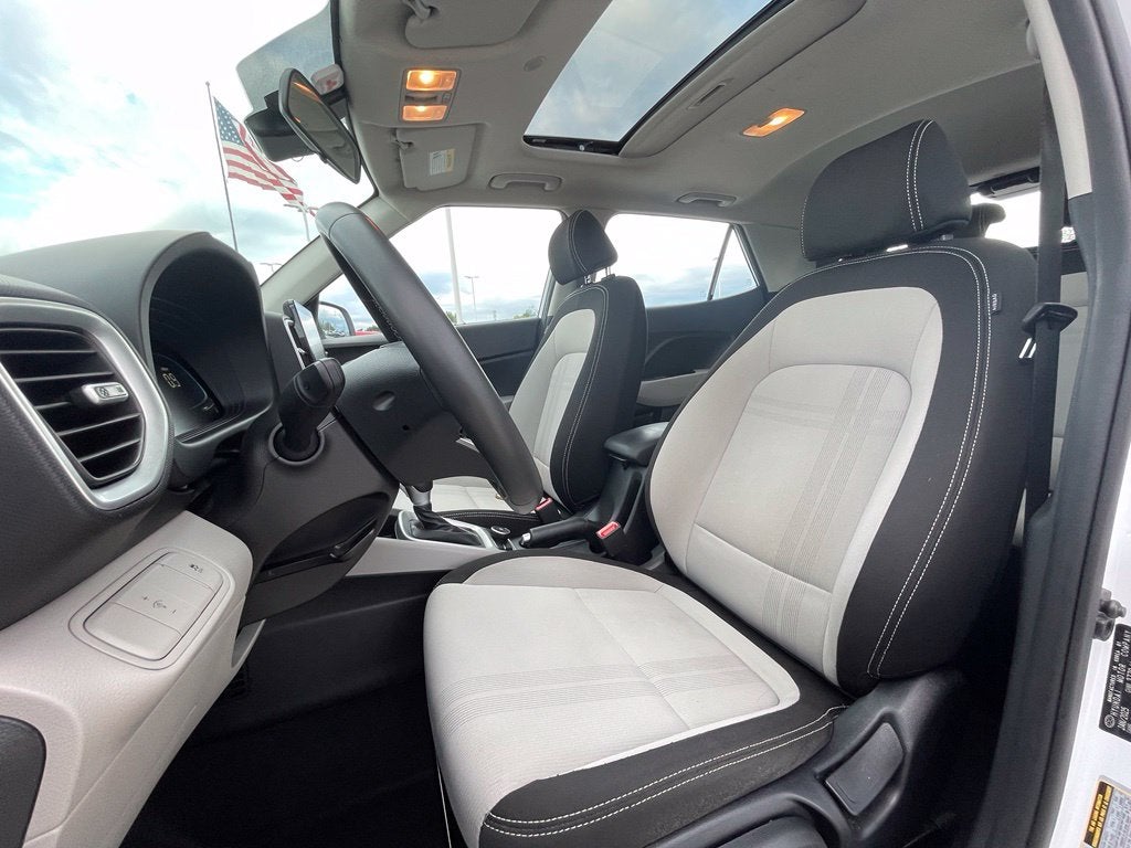 2025 Hyundai VENUE SEL - POWER MOONROOF / APPLE CARPLAY