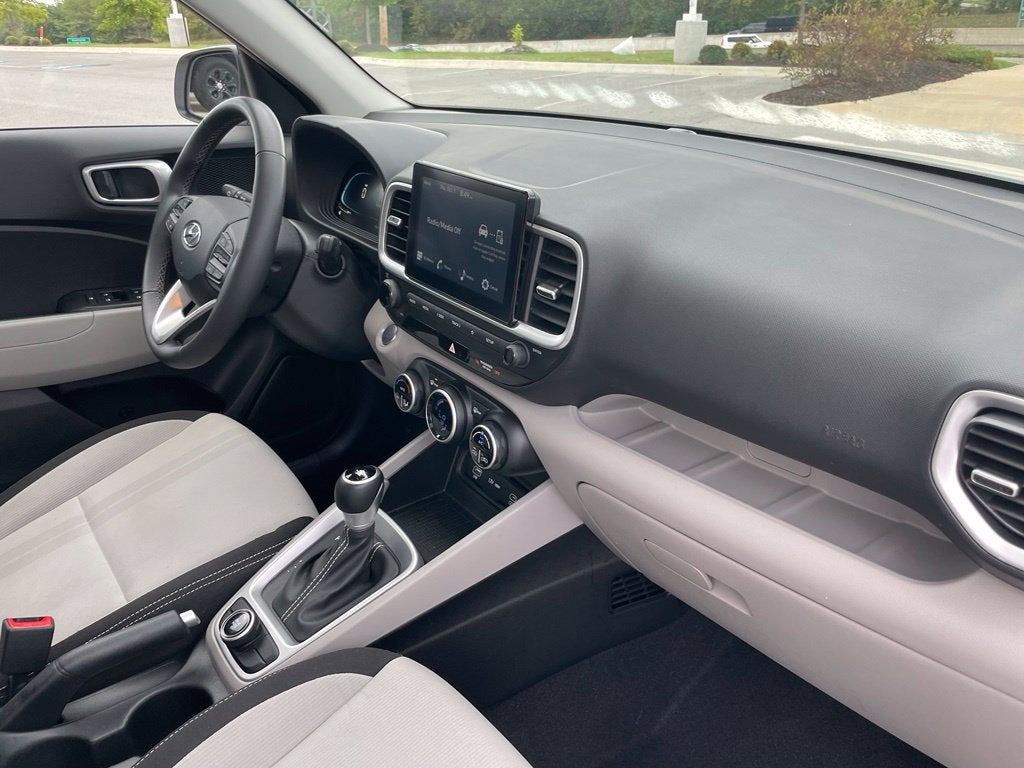 2025 Hyundai VENUE SEL - POWER MOONROOF / APPLE CARPLAY