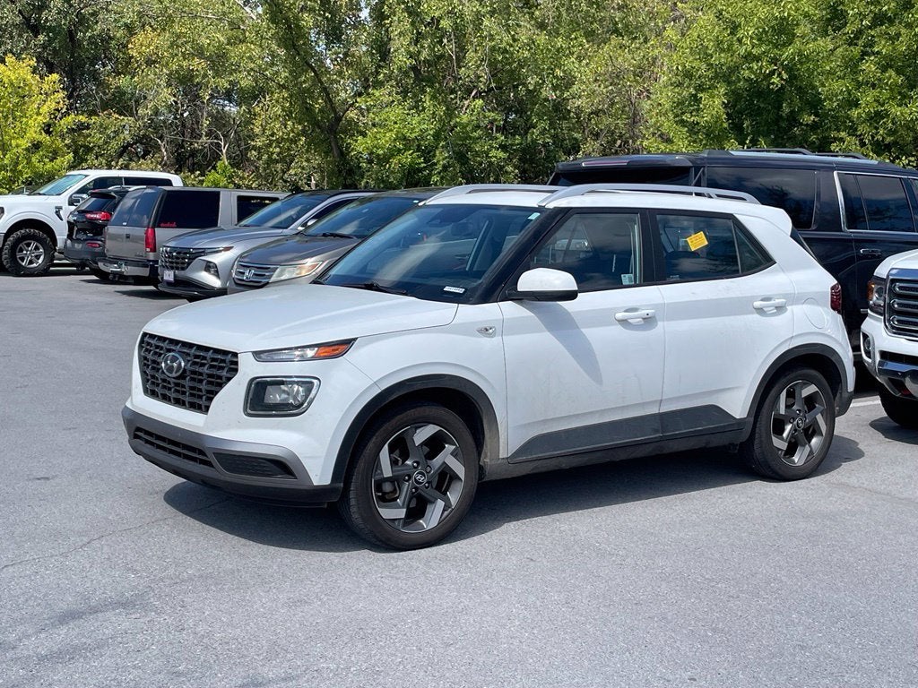 2025 Hyundai VENUE SEL - POWER MOONROOF / APPLE CARPLAY