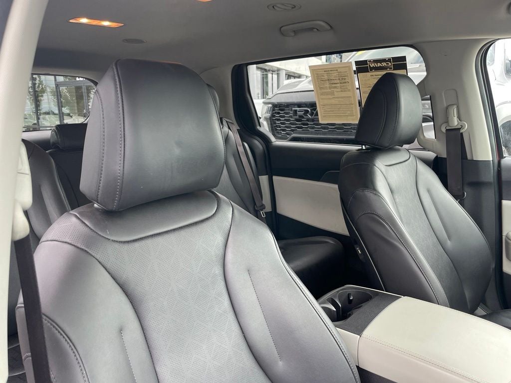 2022 Kia Carnival LXS - REMOVABLE 2ND ROW / POWER SLIDING DOORS