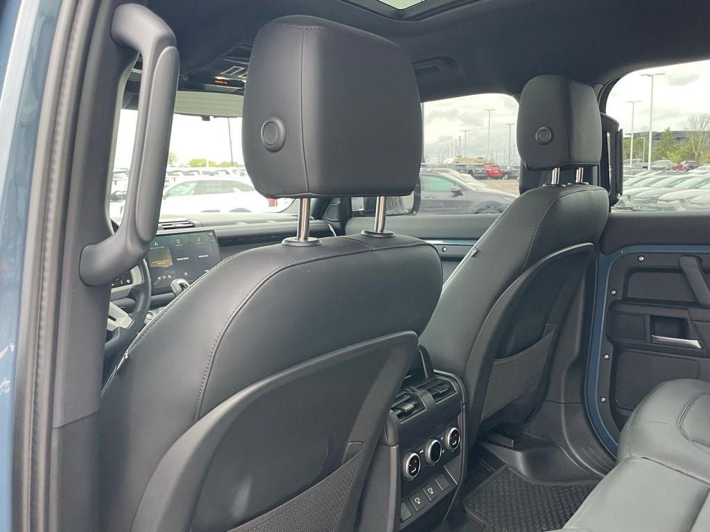 2025 Land Rover Defender 110 X-Dynamic SE