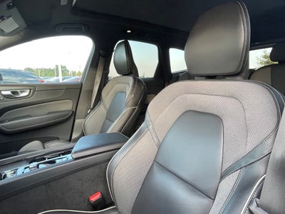2022 Volvo XC60 B5 R-Design - NAVIGATION / POWER MOONROOF