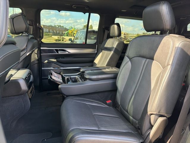 2023 Jeep Grand Wagoneer Base