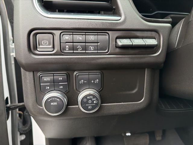 2023 GMC Yukon XL AT4