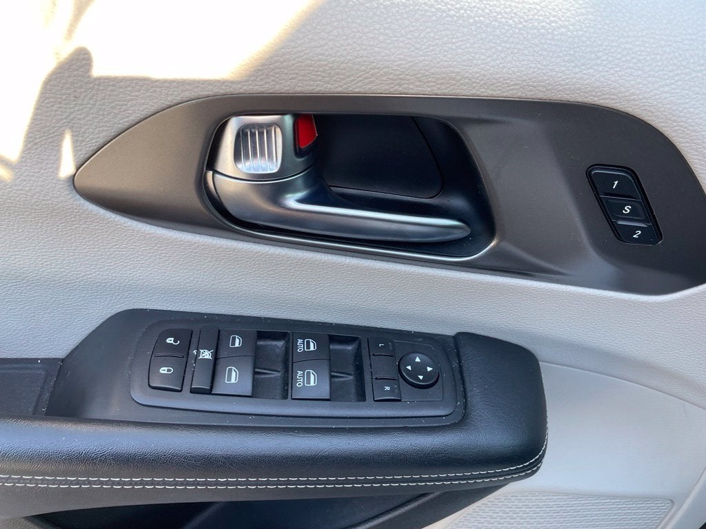 2023 Chrysler Pacifica Touring L Clean CarFax, One Owner, Third Row Seating