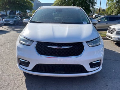 2023 Chrysler Pacifica Touring L Clean CarFax, One Owner, Third Row Seating