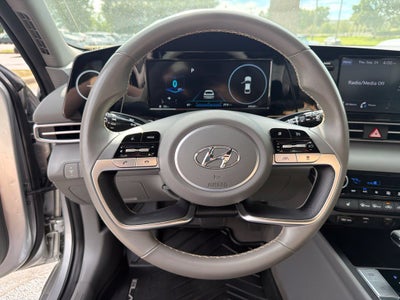 2022 Hyundai ELANTRA SEL Heated Seats, Adaptive Cruise, One Owner