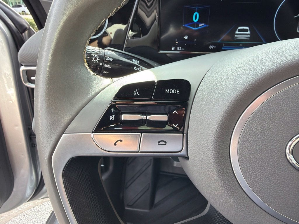2022 Hyundai ELANTRA SEL Heated Seats, Adaptive Cruise, One Owner