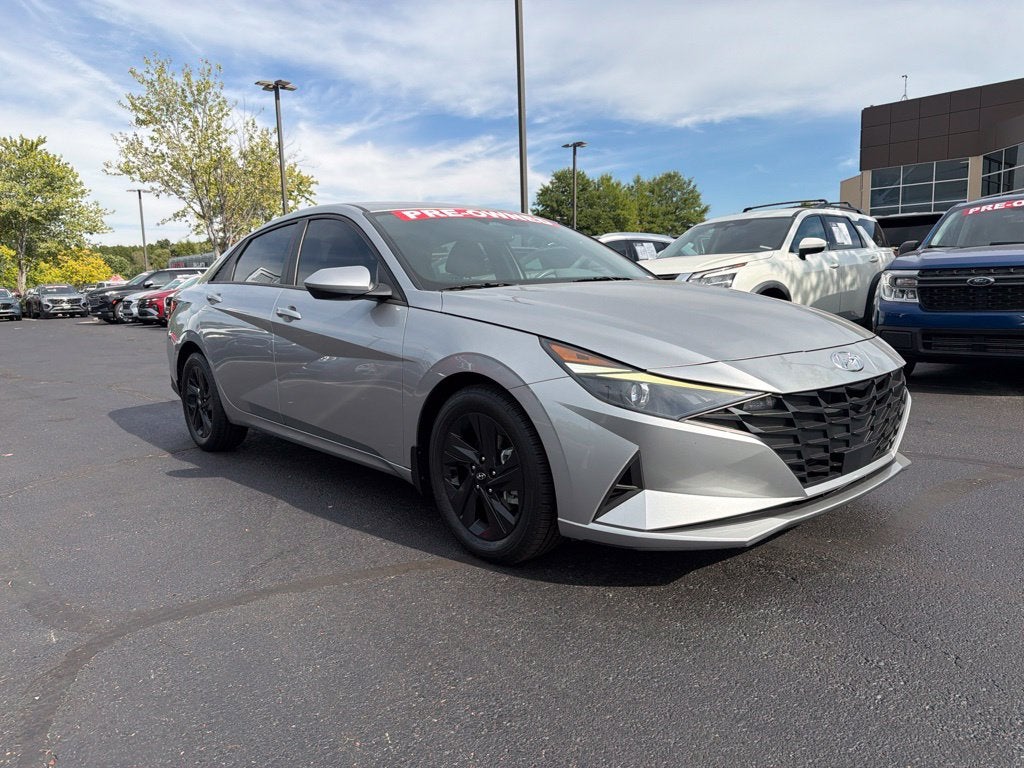 2022 Hyundai ELANTRA SEL Heated Seats, Adaptive Cruise, One Owner