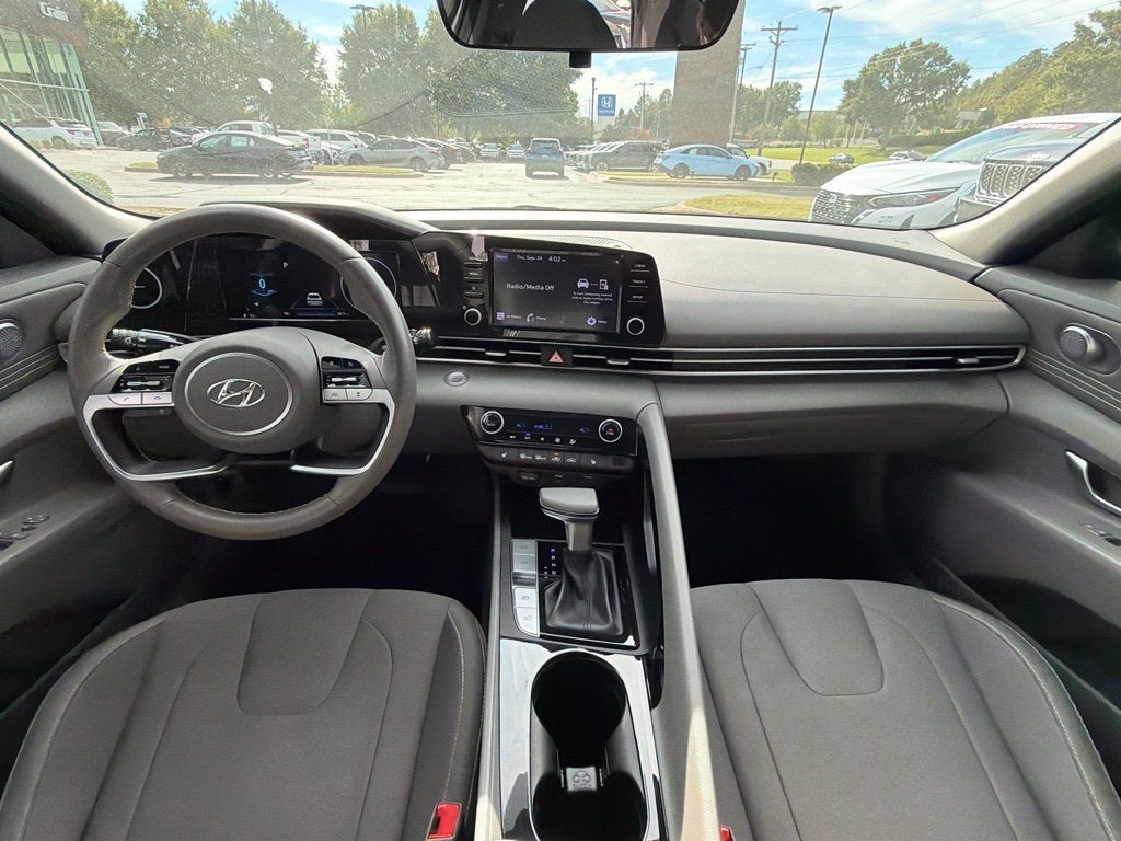 2022 Hyundai ELANTRA SEL Heated Seats, Adaptive Cruise, One Owner