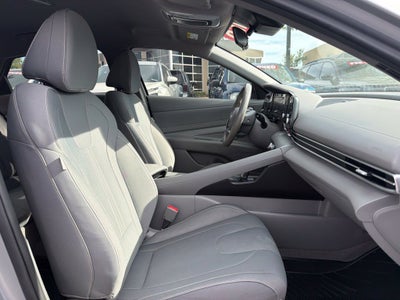 2022 Hyundai ELANTRA SEL Heated Seats, Adaptive Cruise, One Owner