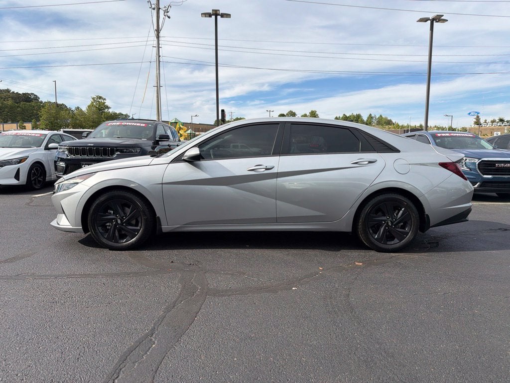 2022 Hyundai ELANTRA SEL Heated Seats, Adaptive Cruise, One Owner