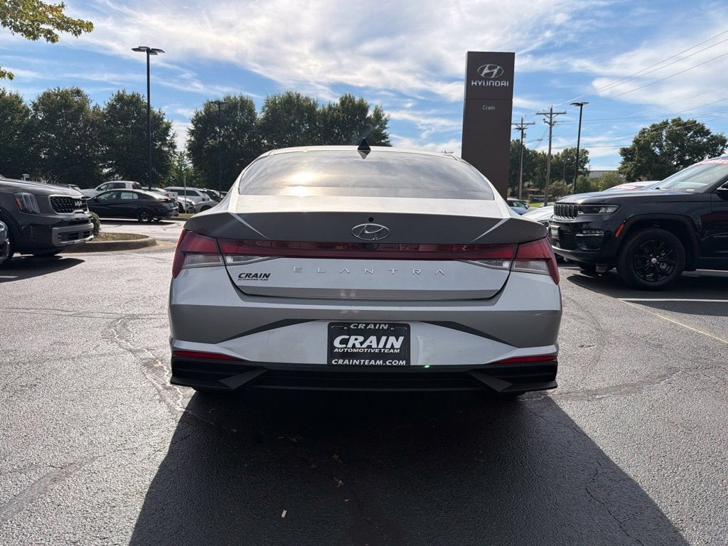 2022 Hyundai ELANTRA SEL Heated Seats, Adaptive Cruise, One Owner
