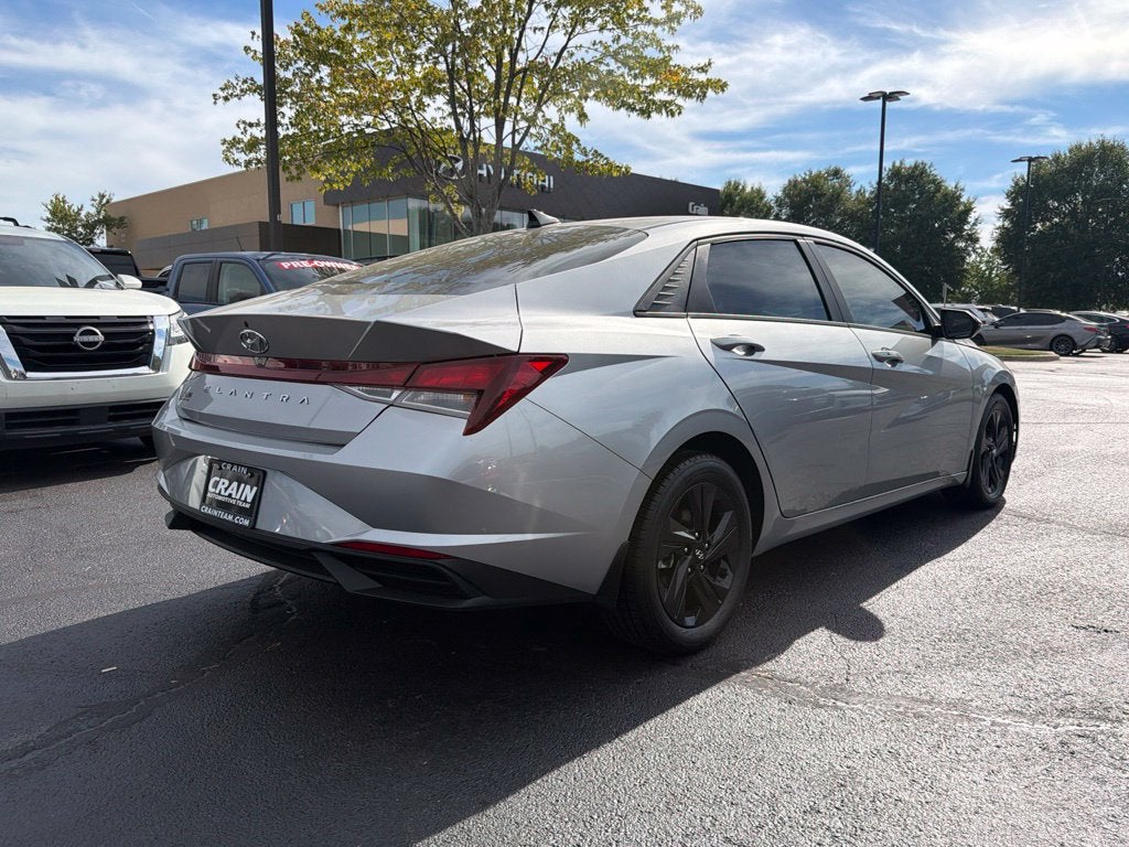 2022 Hyundai ELANTRA SEL Heated Seats, Adaptive Cruise, One Owner