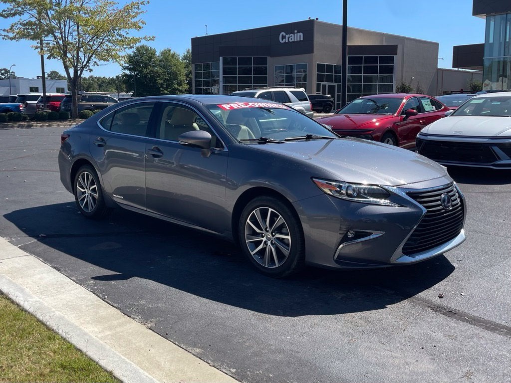 2016 Lexus ES 300h Luxury Pkg, Navi, Adaptive Cruise, Parking Sensors