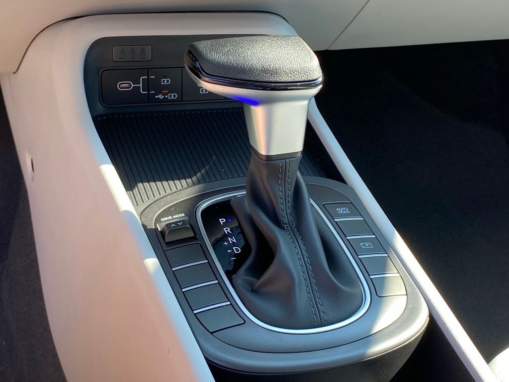 2027 Hyundai KONA SE