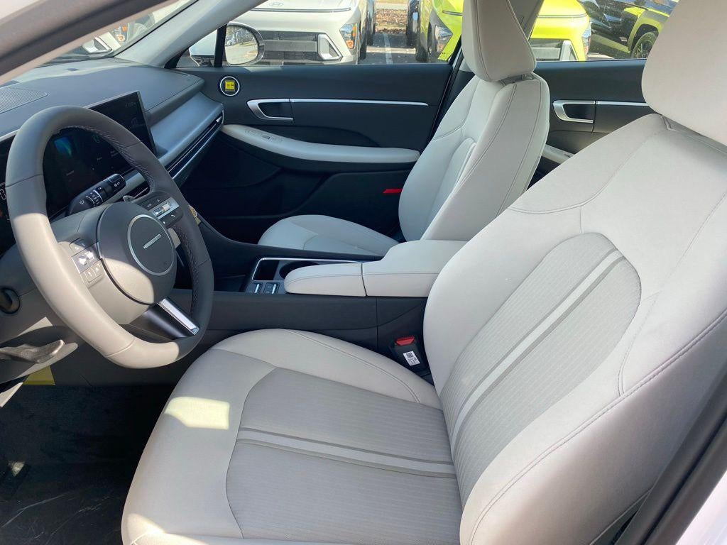 2025 Hyundai SONATA HYBRID SEL