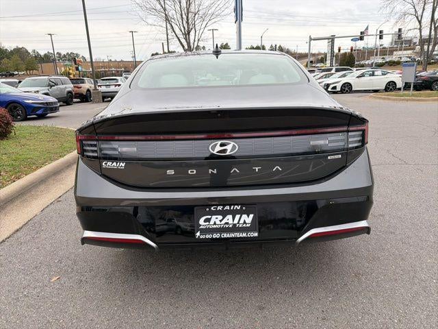 2025 Hyundai SONATA HYBRID SEL