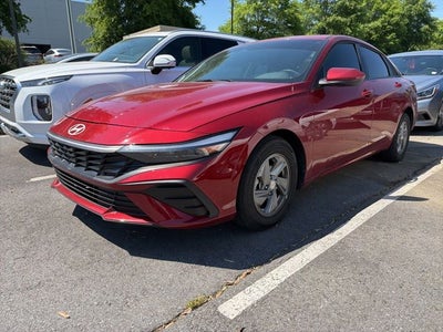 2025 Hyundai ELANTRA SE