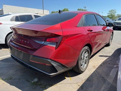 2025 Hyundai ELANTRA SE
